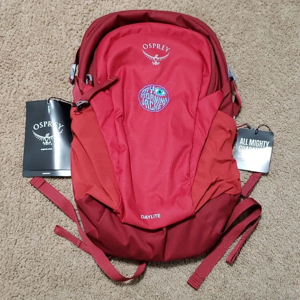 Osprey Cosmic Red Daylite Backpack 13 L NEW NWT $60 - Picture 1 of 9